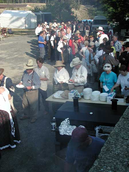 Chow line stretching over the horizon...