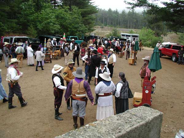 Crowd milling around and about to stampede ...